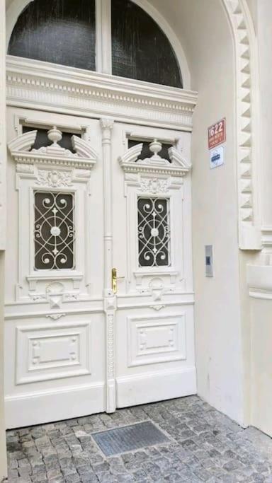 Romantic Apartment In The Center Of プラハ エクステリア 写真