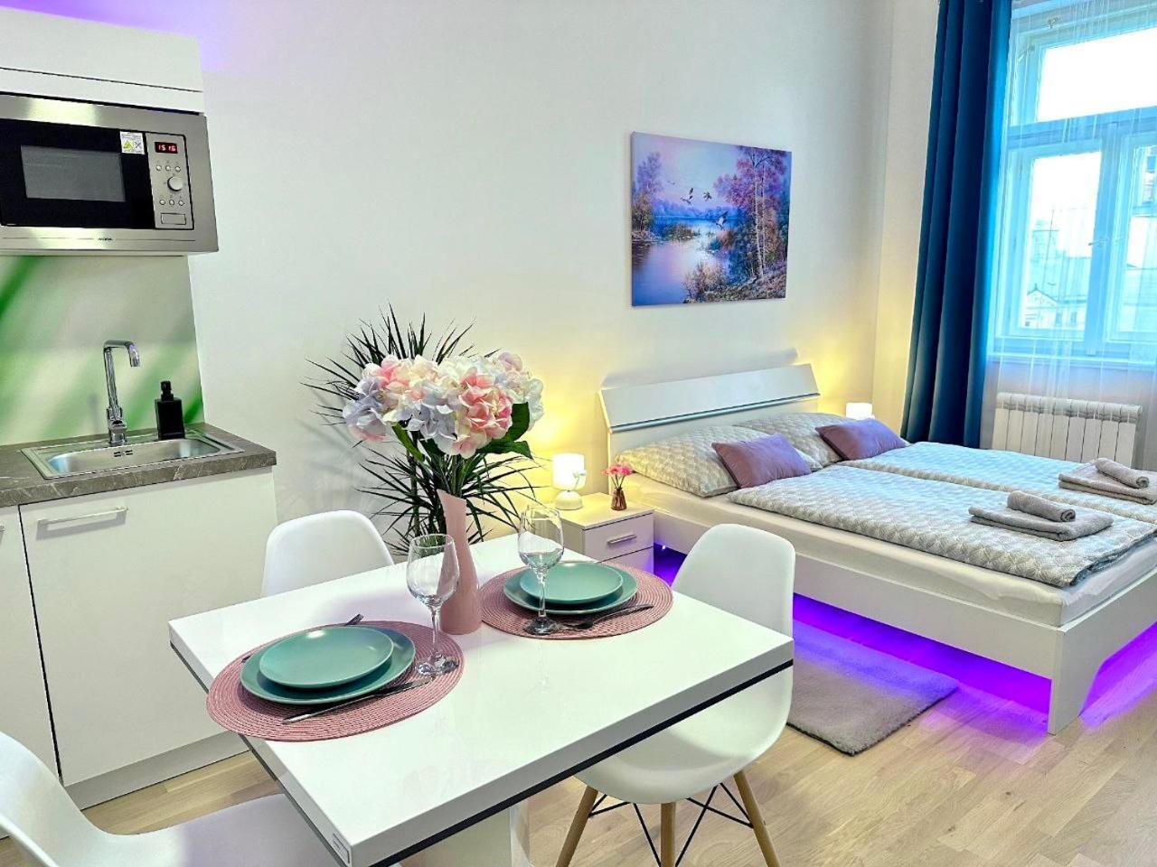 Romantic Apartment In The Center Of プラハ エクステリア 写真